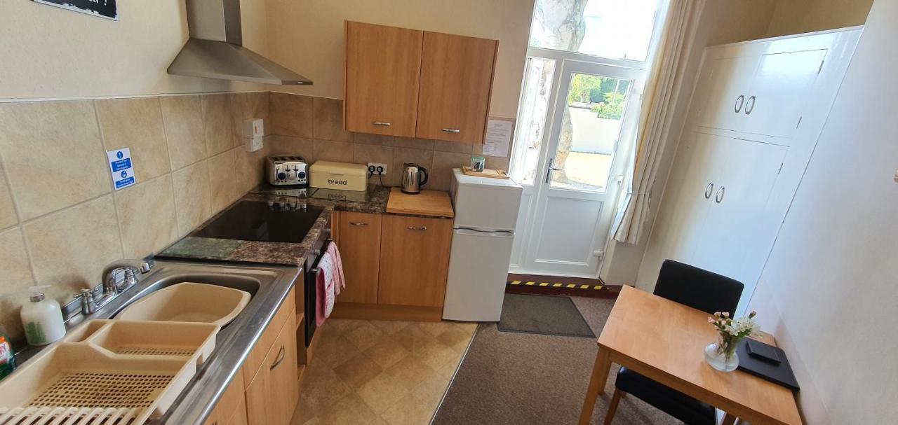 Parterre Holiday Apartments Sandown Esterno foto