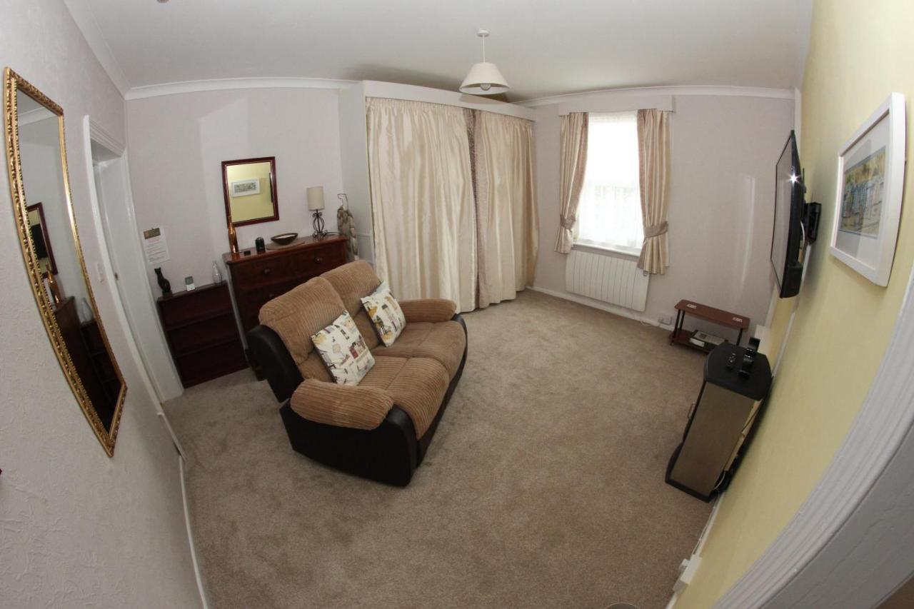 Parterre Holiday Apartments Sandown Esterno foto