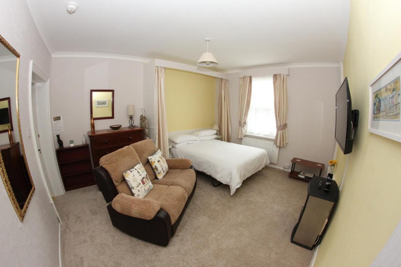 Parterre Holiday Apartments Sandown Esterno foto