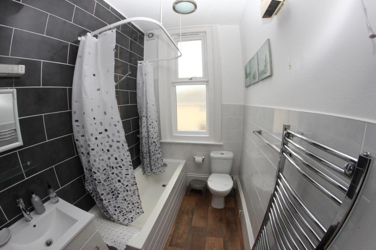 Parterre Holiday Apartments Sandown Esterno foto